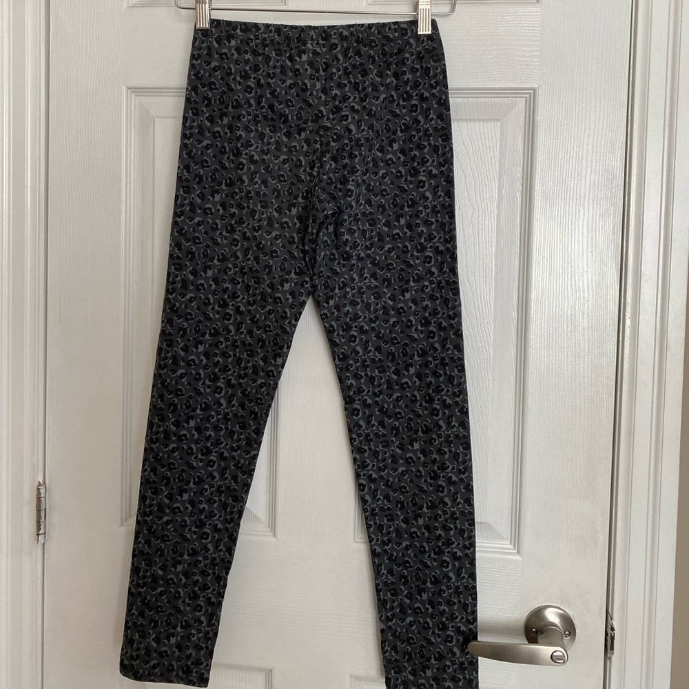 *NWOT* Just Kidding Grey Animal Print Leggings